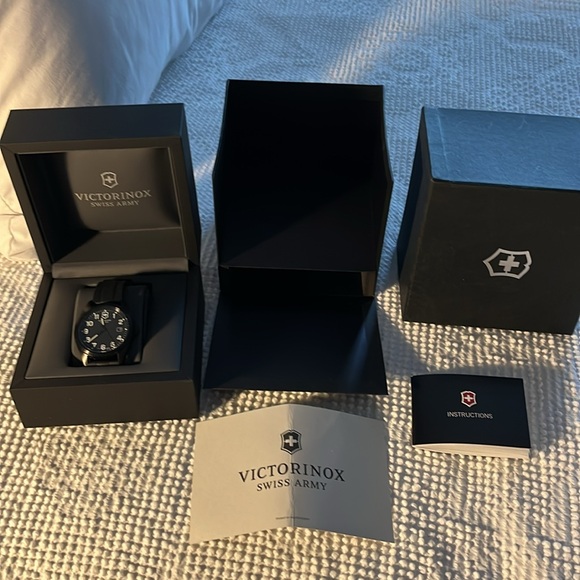 Victorinox Men’s watch - Picture 6 of 6